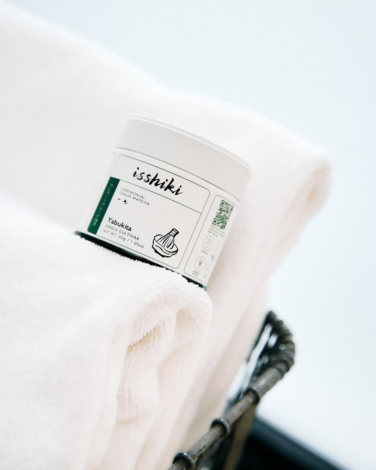 Isshiki Yabukita matcha tin wrapped in protective white packaging