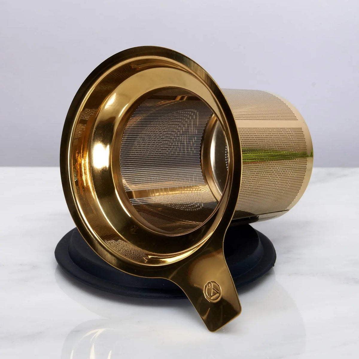 August One Cup loose leaf tea infuser in gold stainless steel with silicone lid
