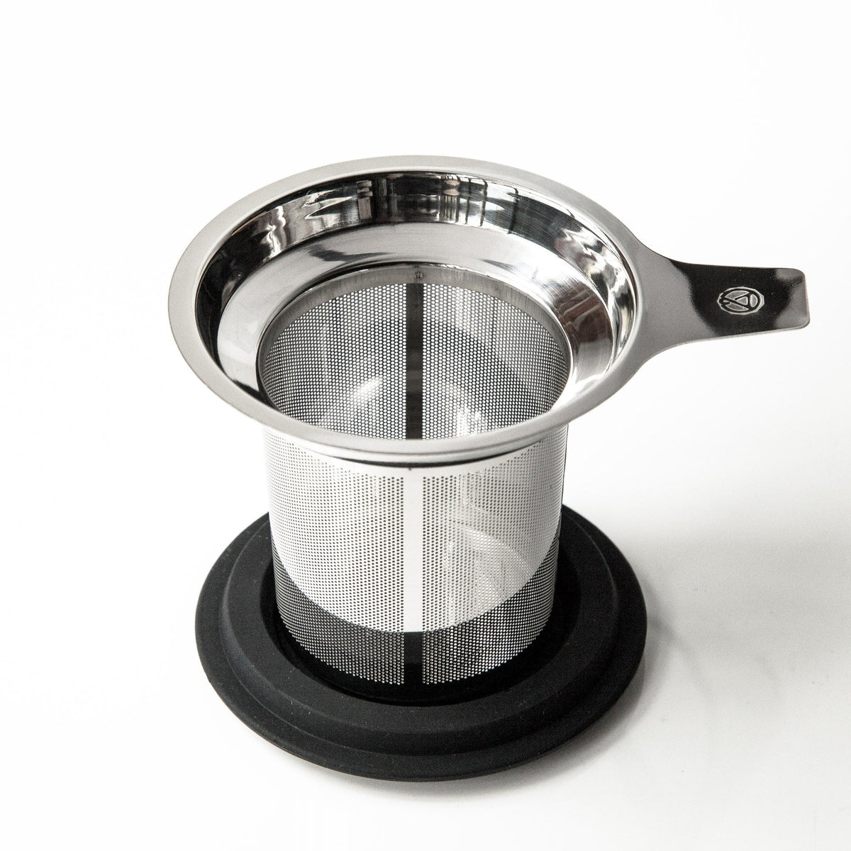 Top view of August stainless steel micro-mesh loose leaf tea infuser
