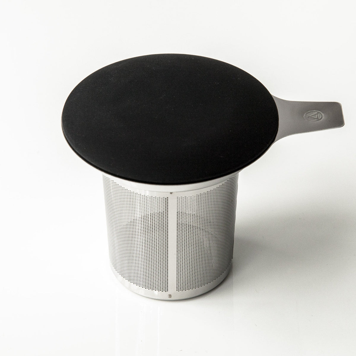 Silver stainless steel tea infuser basket with silicone lid
